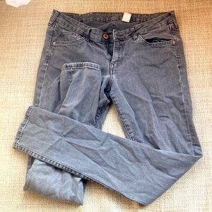 Grey women’s skinny jeans